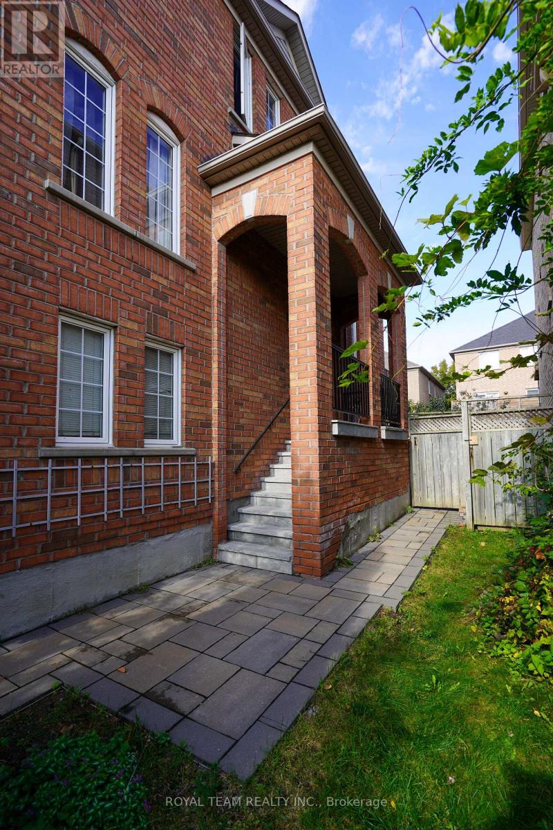 76 Sassafras Circle, Vaughan, Ontario  L4J 8M9 - Photo 2 - N12471599
