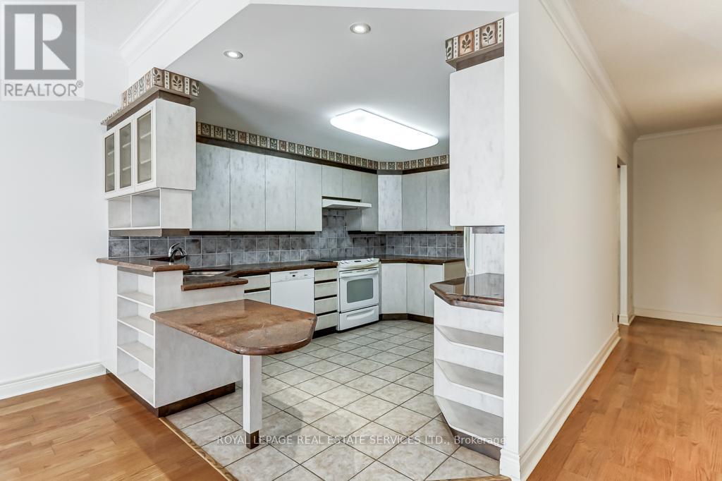 101 - 30 Anglesey Boulevard, Toronto, Ontario  M9A 3B5 - Photo 12 - W12471579