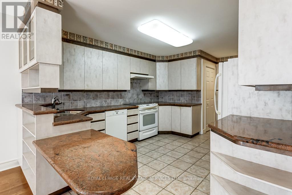 101 - 30 Anglesey Boulevard, Toronto, Ontario  M9A 3B5 - Photo 11 - W12471579