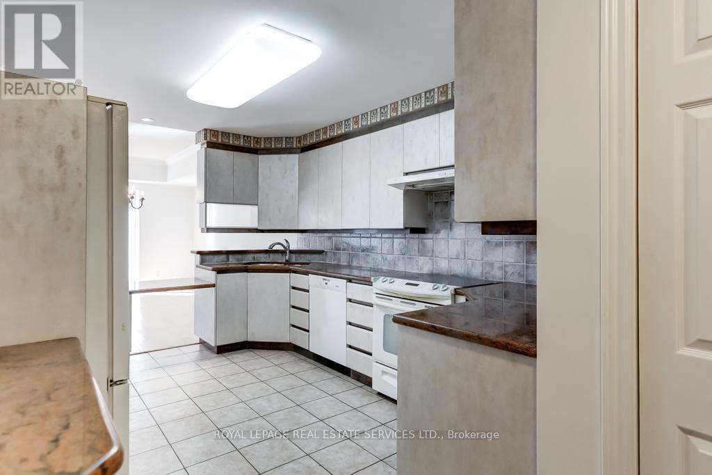 101 - 30 Anglesey Boulevard, Toronto, Ontario  M9A 3B5 - Photo 6 - W12471579