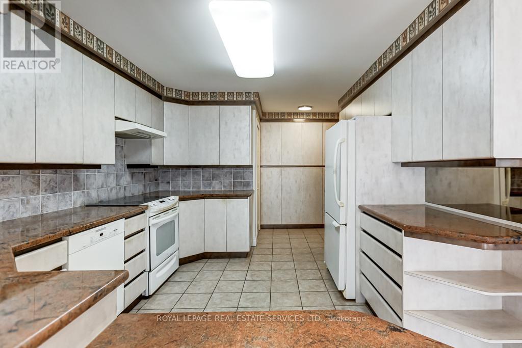 101 - 30 Anglesey Boulevard, Toronto, Ontario  M9A 3B5 - Photo 10 - W12471579