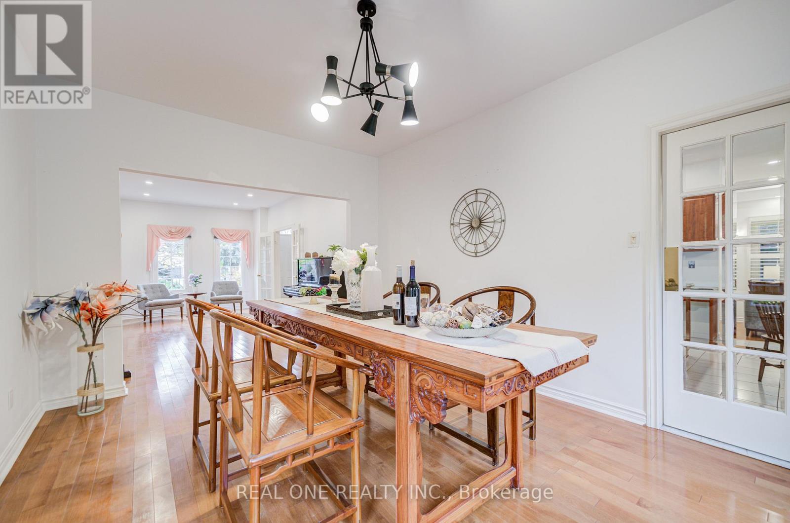75 Willett Crescent, Richmond Hill, Ontario  L4C 7W5 - Photo 12 - N12471655