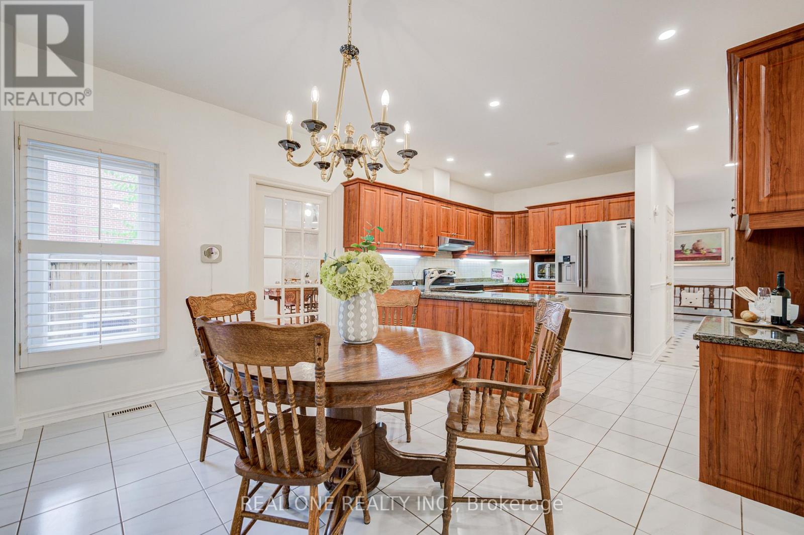 75 Willett Crescent, Richmond Hill, Ontario  L4C 7W5 - Photo 19 - N12471655