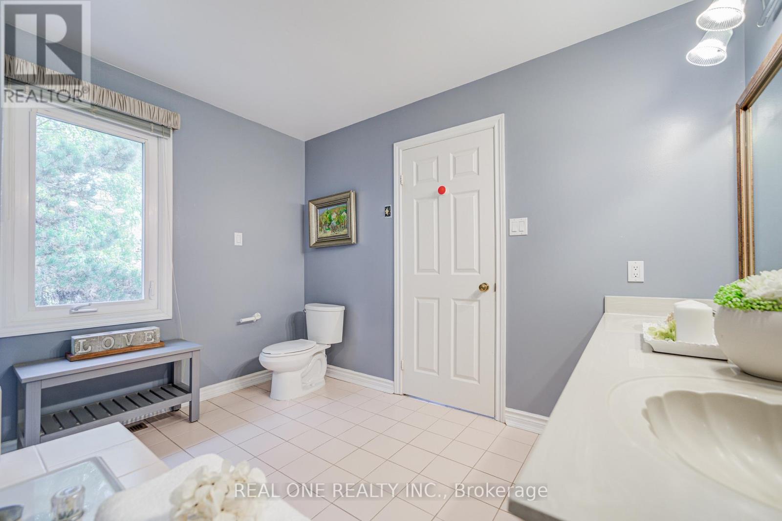 75 Willett Crescent, Richmond Hill, Ontario  L4C 7W5 - Photo 29 - N12471655