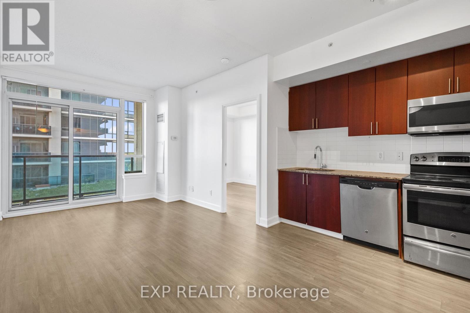 1011 - 7167 Yonge Street, Markham, Ontario  L3T 0E1 - Photo 2 - N12471662