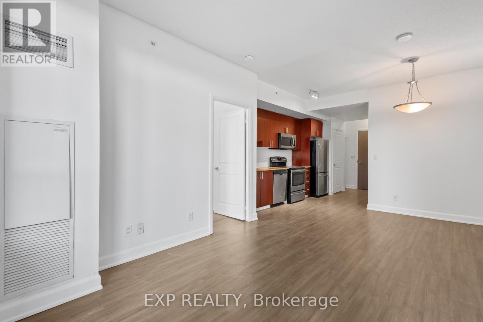 1011 - 7167 Yonge Street, Markham, Ontario  L3T 0E1 - Photo 3 - N12471662
