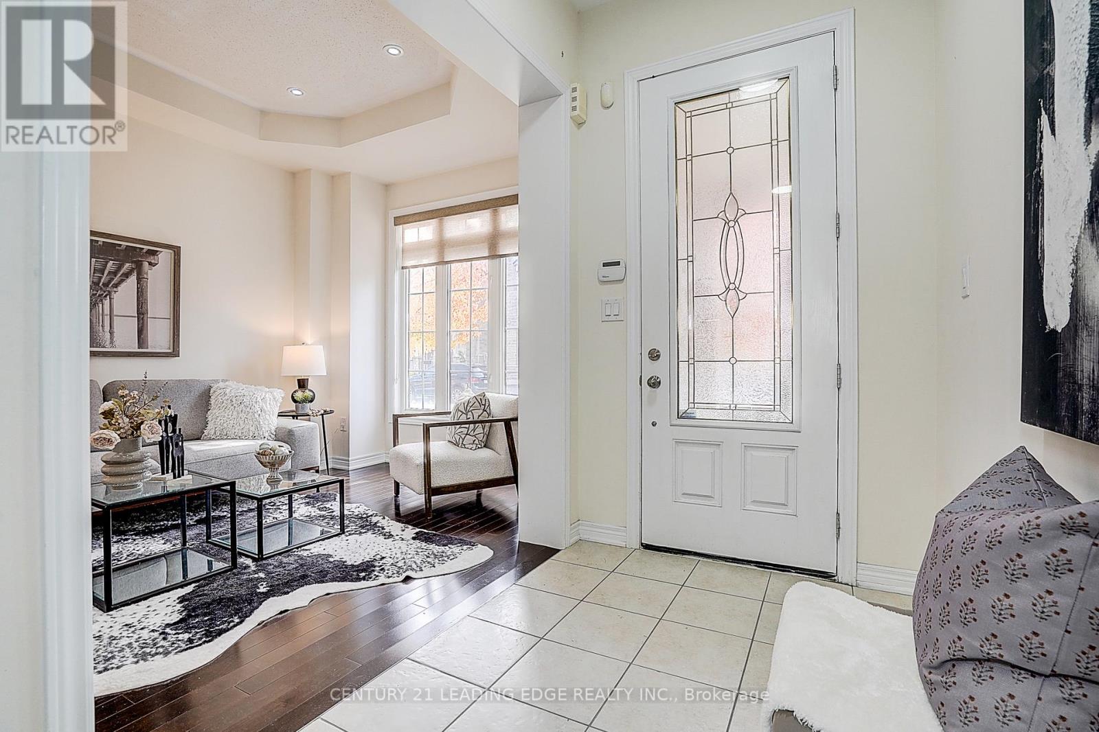 8 Hubner Avenue, Markham, Ontario  L6C 0S8 - Photo 6 - N12471700