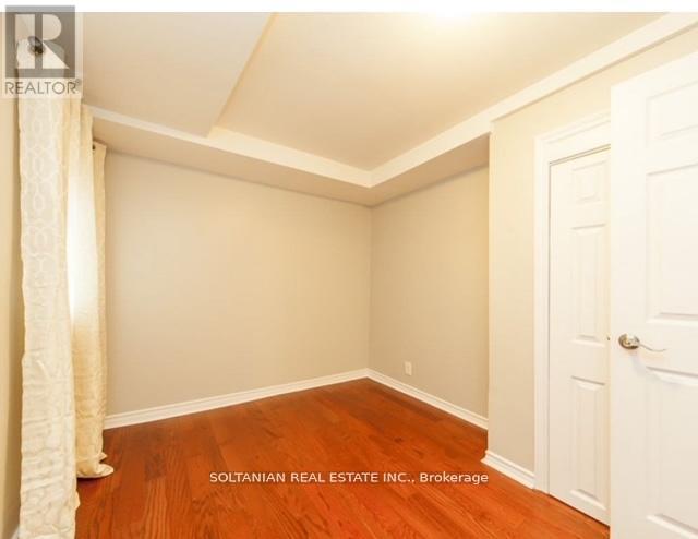 257 Parkwood Avenue, Georgina, Ontario  L4P 2X2 - Photo 10 - N12471705