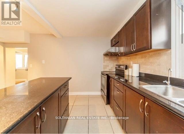 257 Parkwood Avenue, Georgina, Ontario  L4P 2X2 - Photo 5 - N12471705