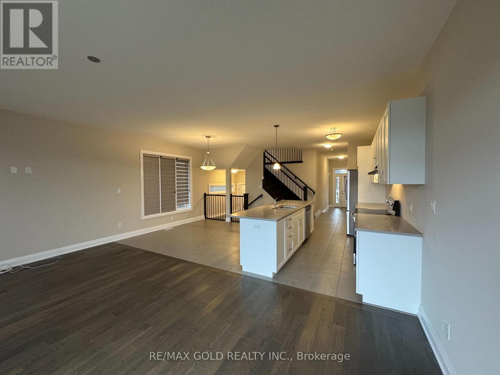 14 Sportsman Hill Street, Kitchener, Ontario  N2P 0J2 - Photo 4 - X12398820