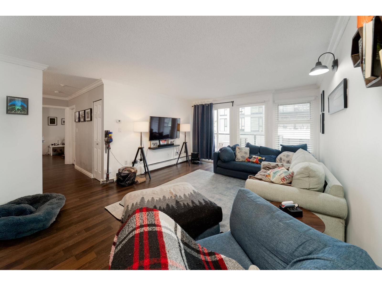 206 1850 E SOUTHMERE CRESCENT, Surrey, British Columbia