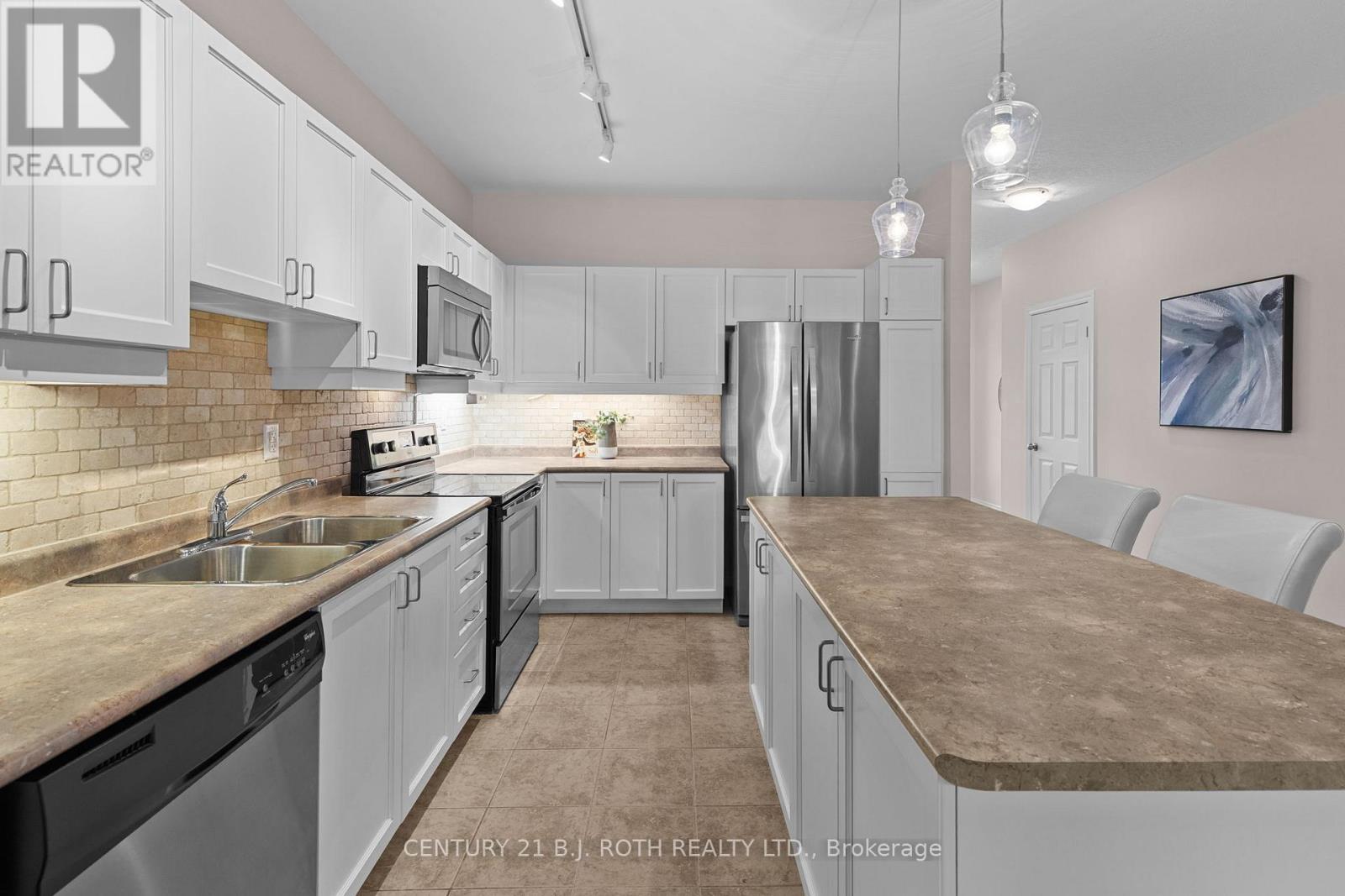 8 Canterbury Circle, Orillia, Ontario  L3V 0C9 - Photo 4 - S12471726