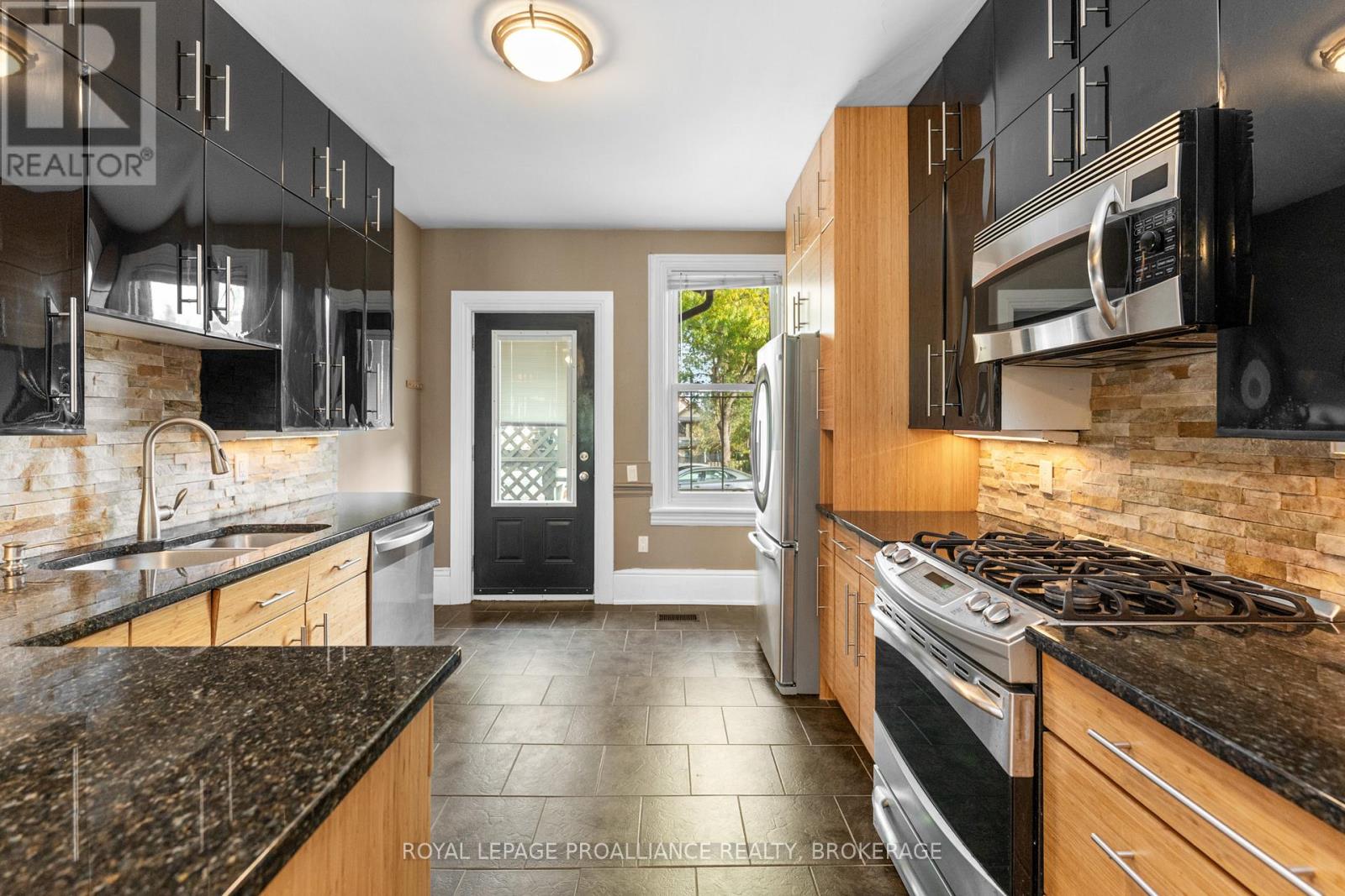 153 Montreal Street, Kingston, Ontario  K7K 3G2 - Photo 12 - X12471750