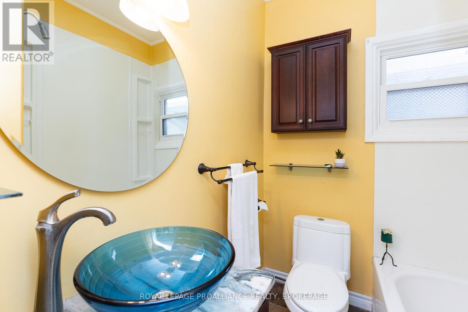 153 Montreal Street, Kingston, Ontario  K7K 3G2 - Photo 18 - X12471750