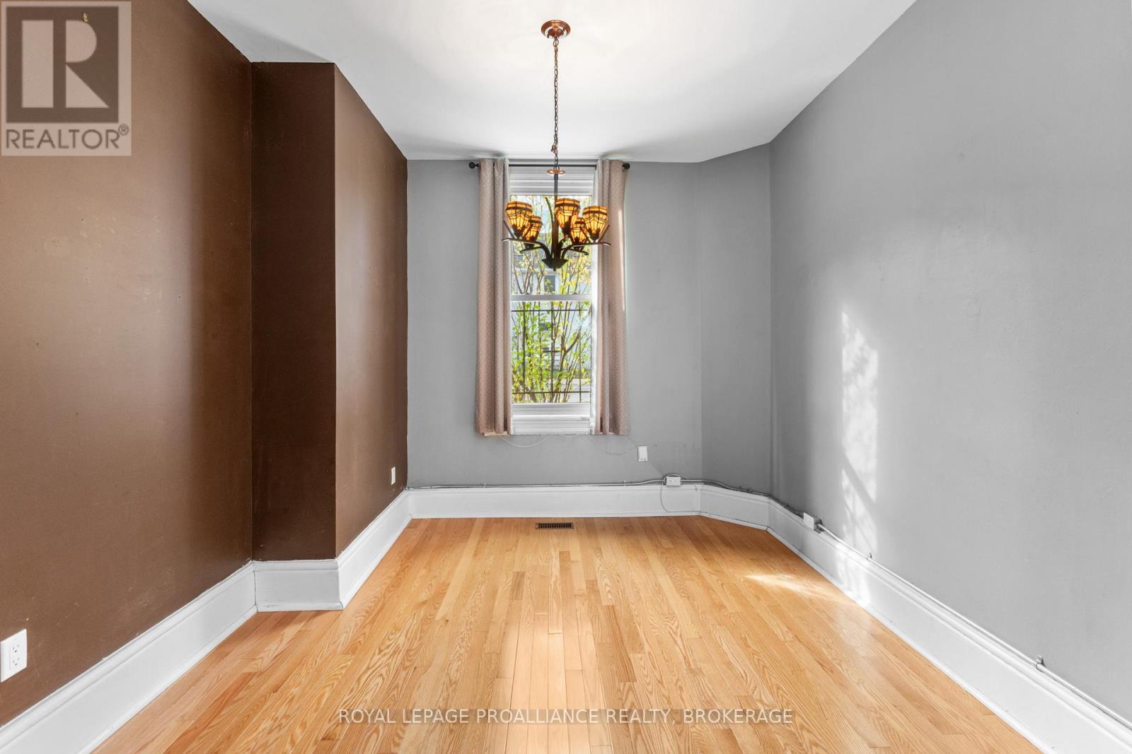 153 Montreal Street, Kingston, Ontario  K7K 3G2 - Photo 7 - X12471750