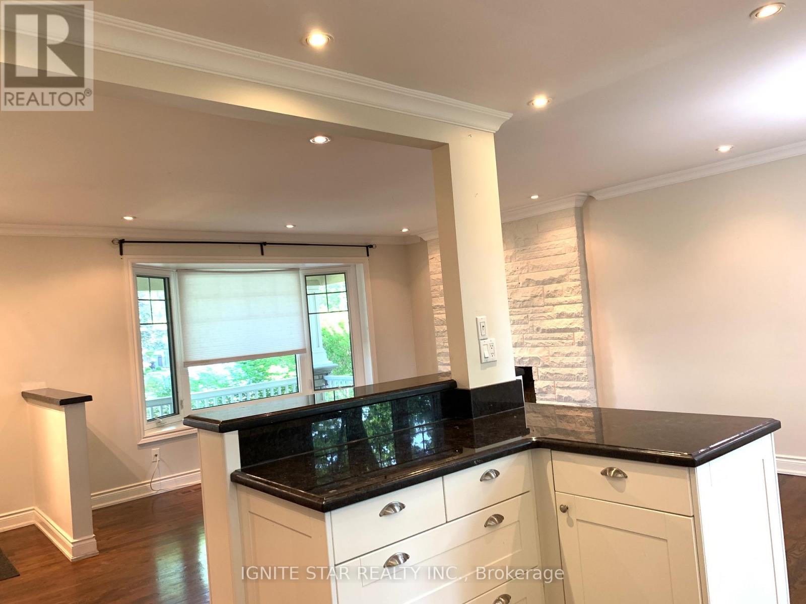 493 Pineland Avenue, Oakville, Ontario  L6K 1Z9 - Photo 11 - W12471609