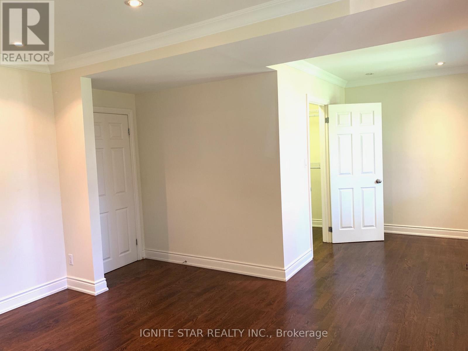 493 Pineland Avenue, Oakville, Ontario  L6K 1Z9 - Photo 16 - W12471609