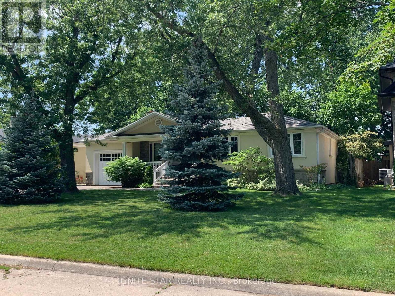 493 Pineland Avenue, Oakville, Ontario  L6K 1Z9 - Photo 2 - W12471609