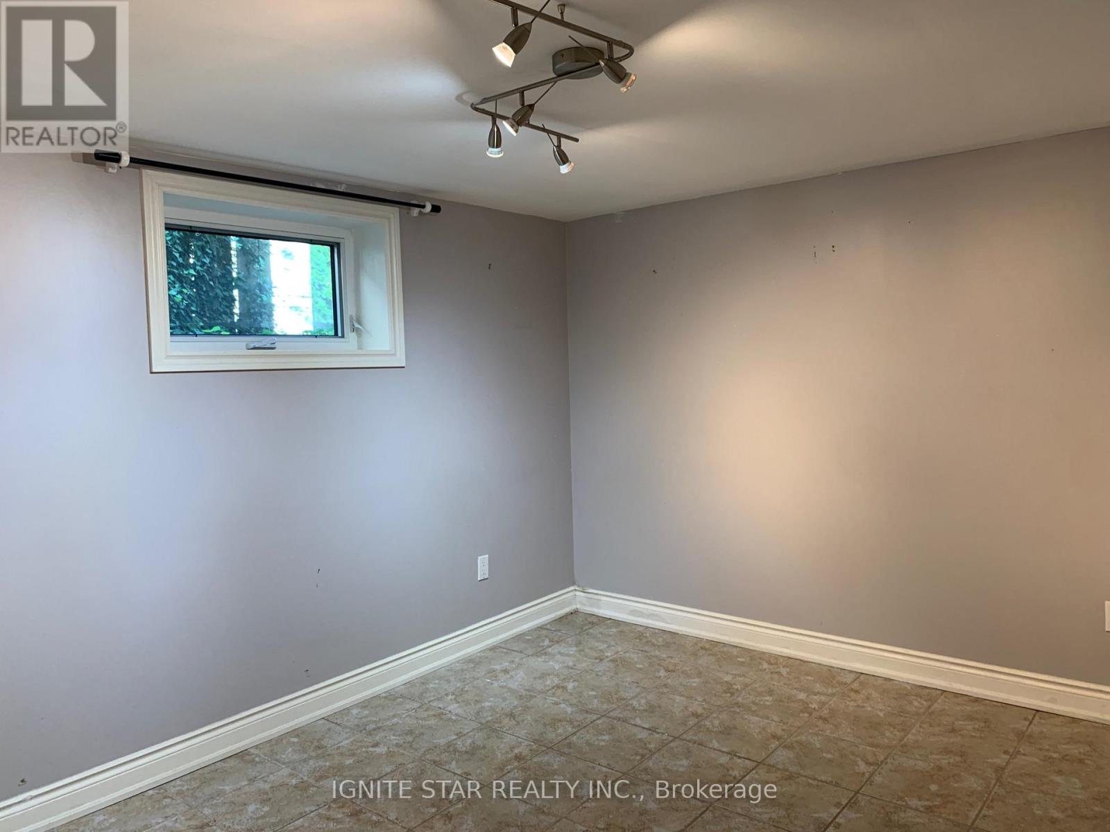 493 Pineland Avenue, Oakville, Ontario  L6K 1Z9 - Photo 30 - W12471609