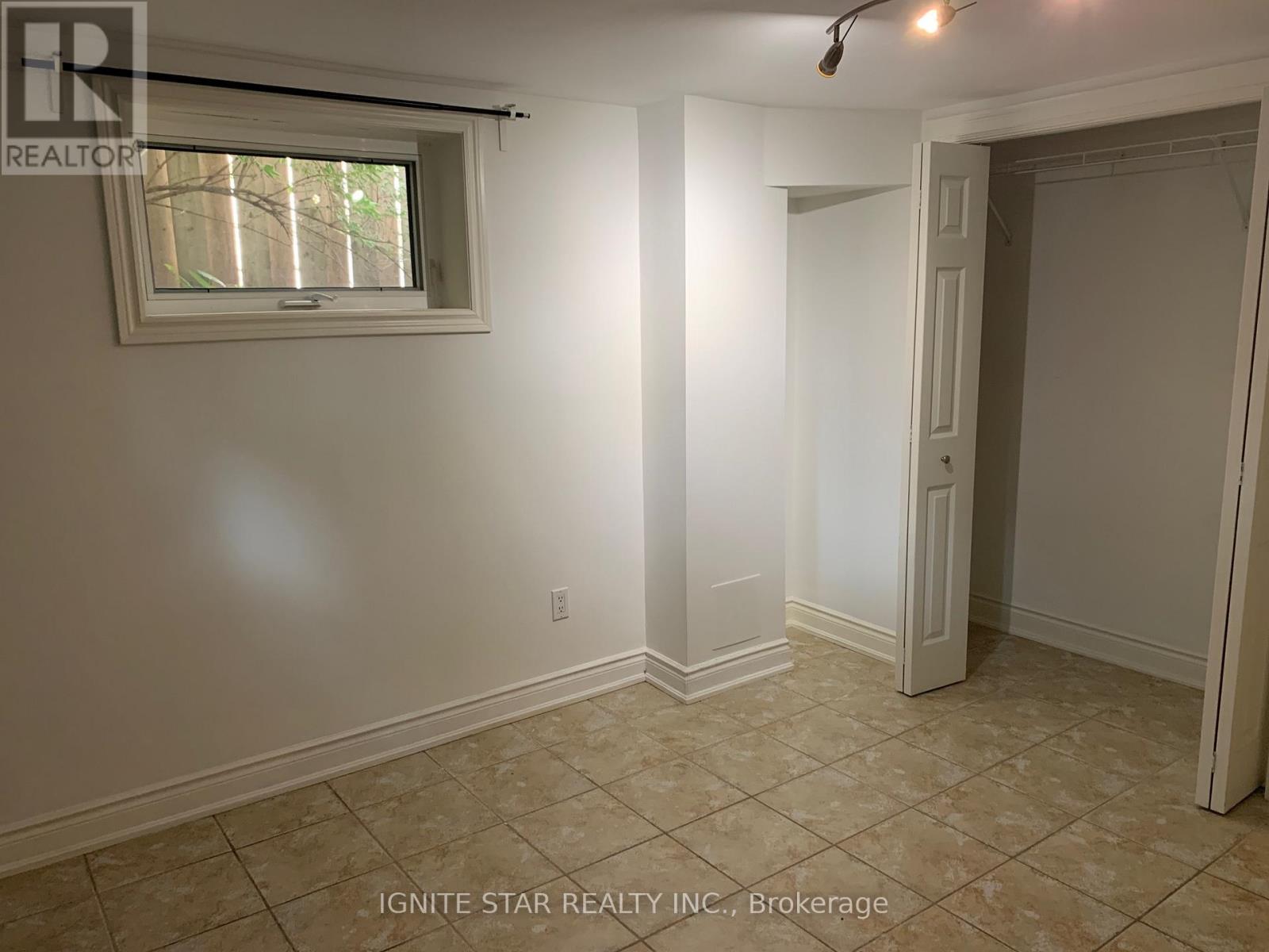 493 Pineland Avenue, Oakville, Ontario  L6K 1Z9 - Photo 33 - W12471609