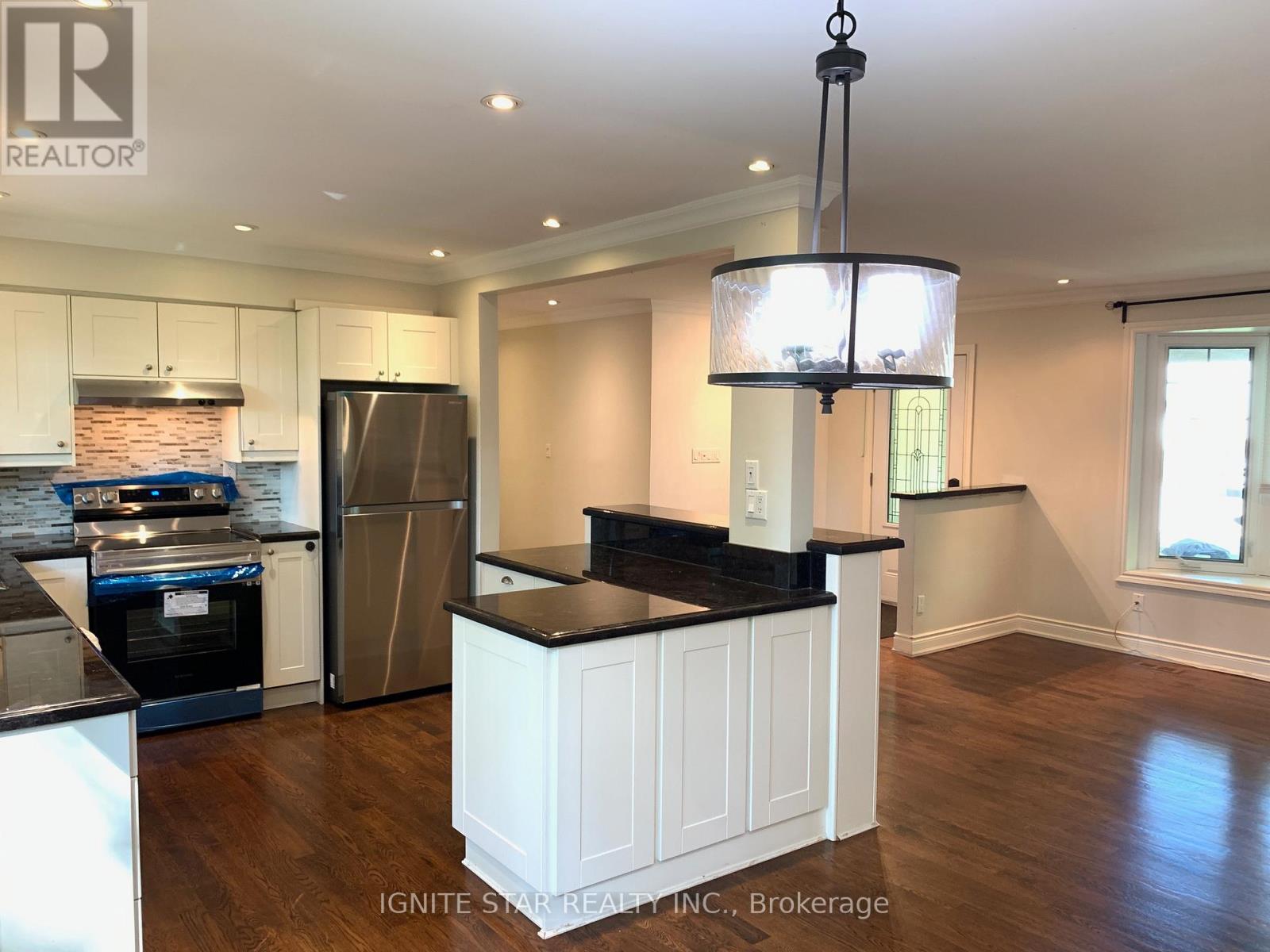 493 Pineland Avenue, Oakville, Ontario  L6K 1Z9 - Photo 6 - W12471609