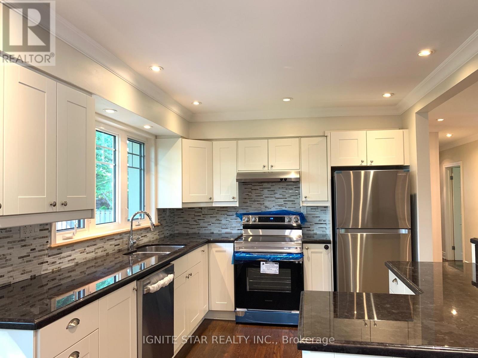 493 Pineland Avenue, Oakville, Ontario  L6K 1Z9 - Photo 8 - W12471609