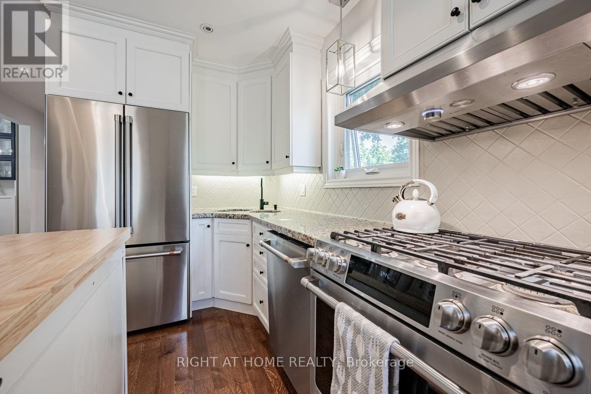 205 Prince Edward Drive S, Toronto, Ontario  M8Y 3X1 - Photo 11 - W12471640
