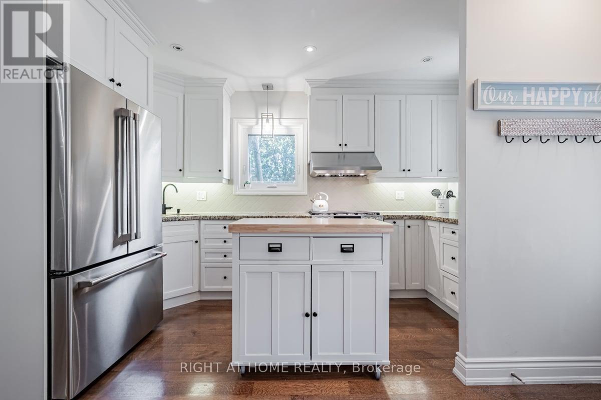 205 Prince Edward Drive S, Toronto, Ontario  M8Y 3X1 - Photo 12 - W12471640
