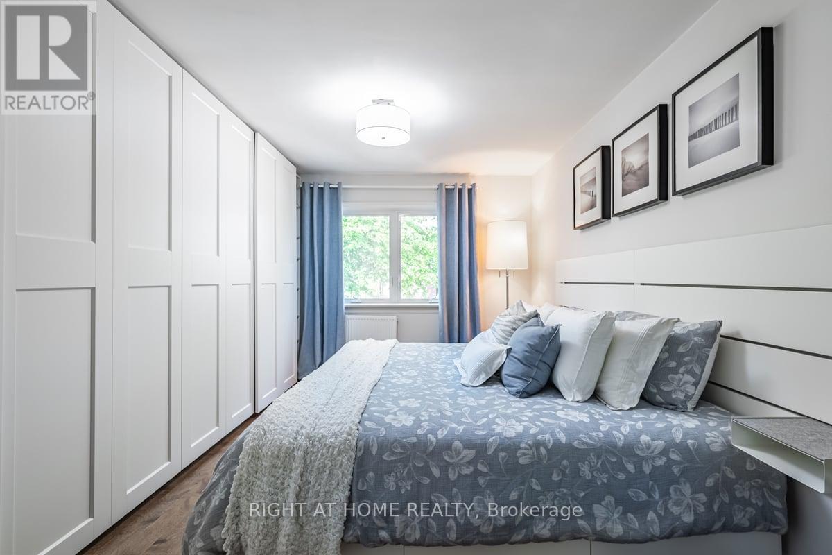 205 Prince Edward Drive S, Toronto, Ontario  M8Y 3X1 - Photo 16 - W12471640