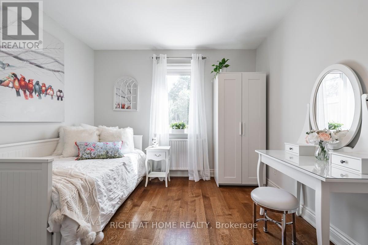 205 Prince Edward Drive S, Toronto, Ontario  M8Y 3X1 - Photo 18 - W12471640