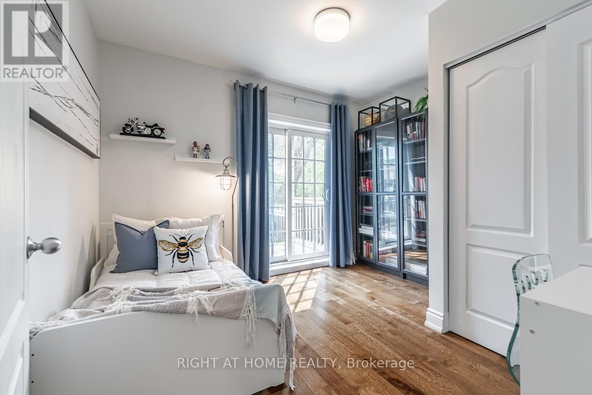 205 Prince Edward Drive S, Toronto, Ontario  M8Y 3X1 - Photo 20 - W12471640