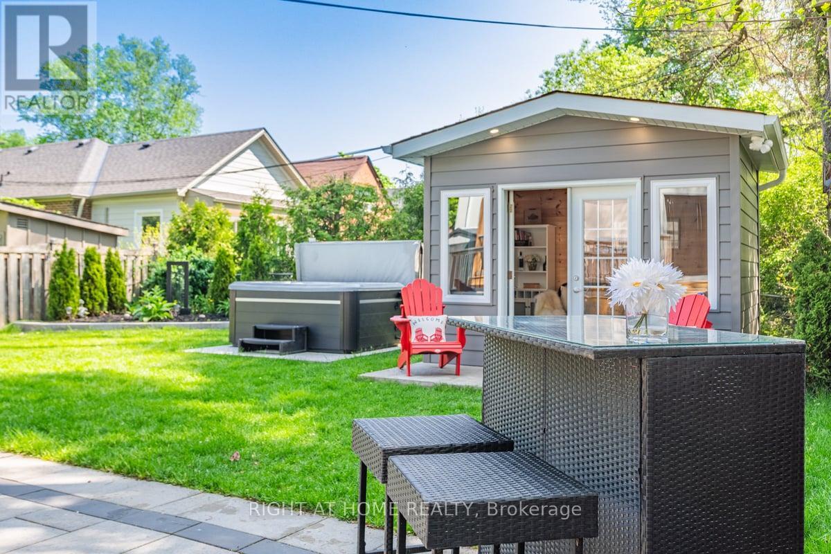 205 Prince Edward Drive S, Toronto, Ontario  M8Y 3X1 - Photo 27 - W12471640
