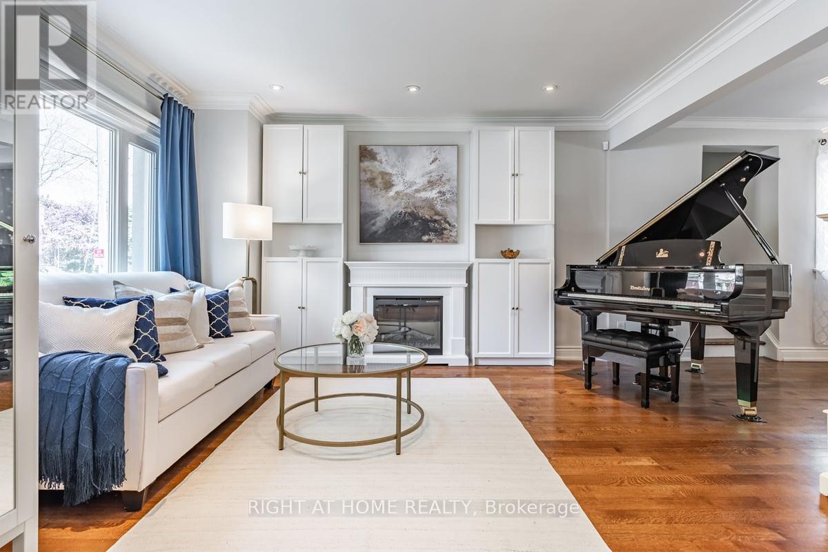 205 Prince Edward Drive S, Toronto, Ontario  M8Y 3X1 - Photo 3 - W12471640