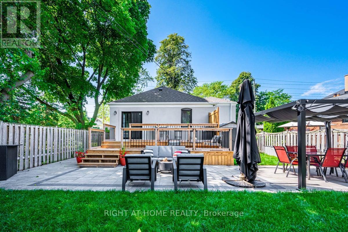 205 Prince Edward Drive S, Toronto, Ontario  M8Y 3X1 - Photo 31 - W12471640