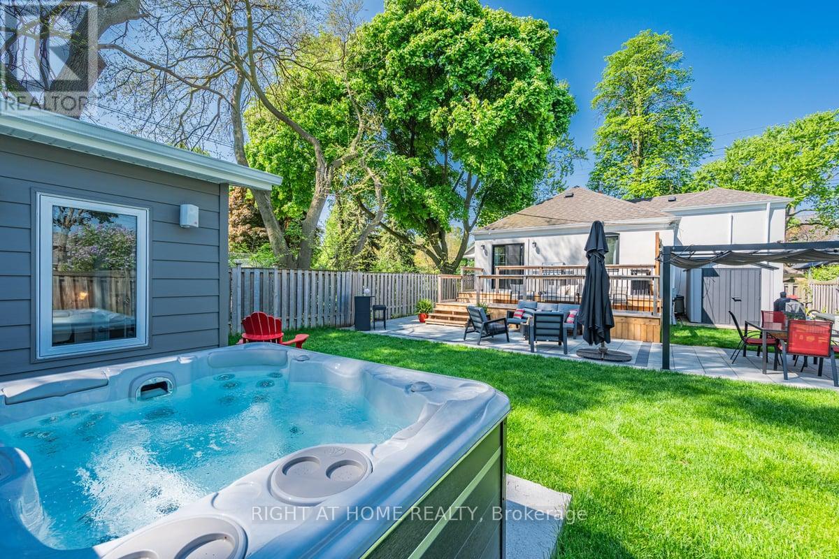 205 Prince Edward Drive S, Toronto, Ontario  M8Y 3X1 - Photo 32 - W12471640