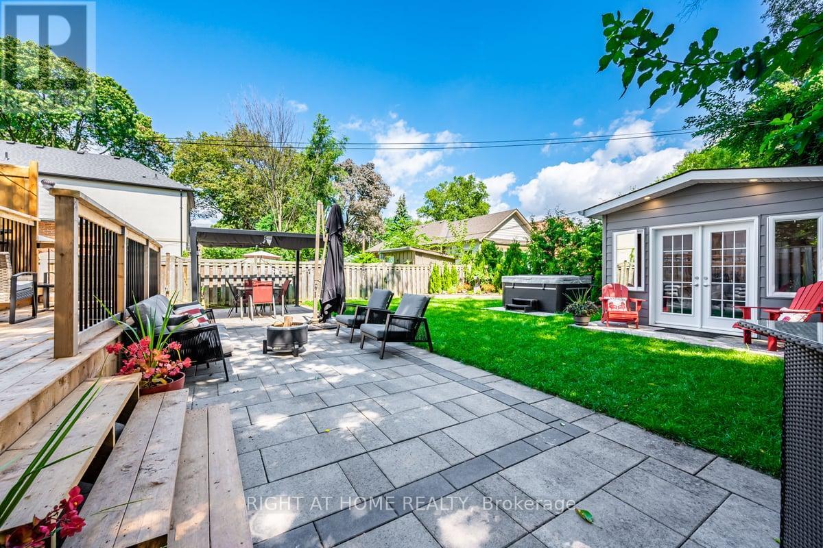 205 Prince Edward Drive S, Toronto, Ontario  M8Y 3X1 - Photo 35 - W12471640