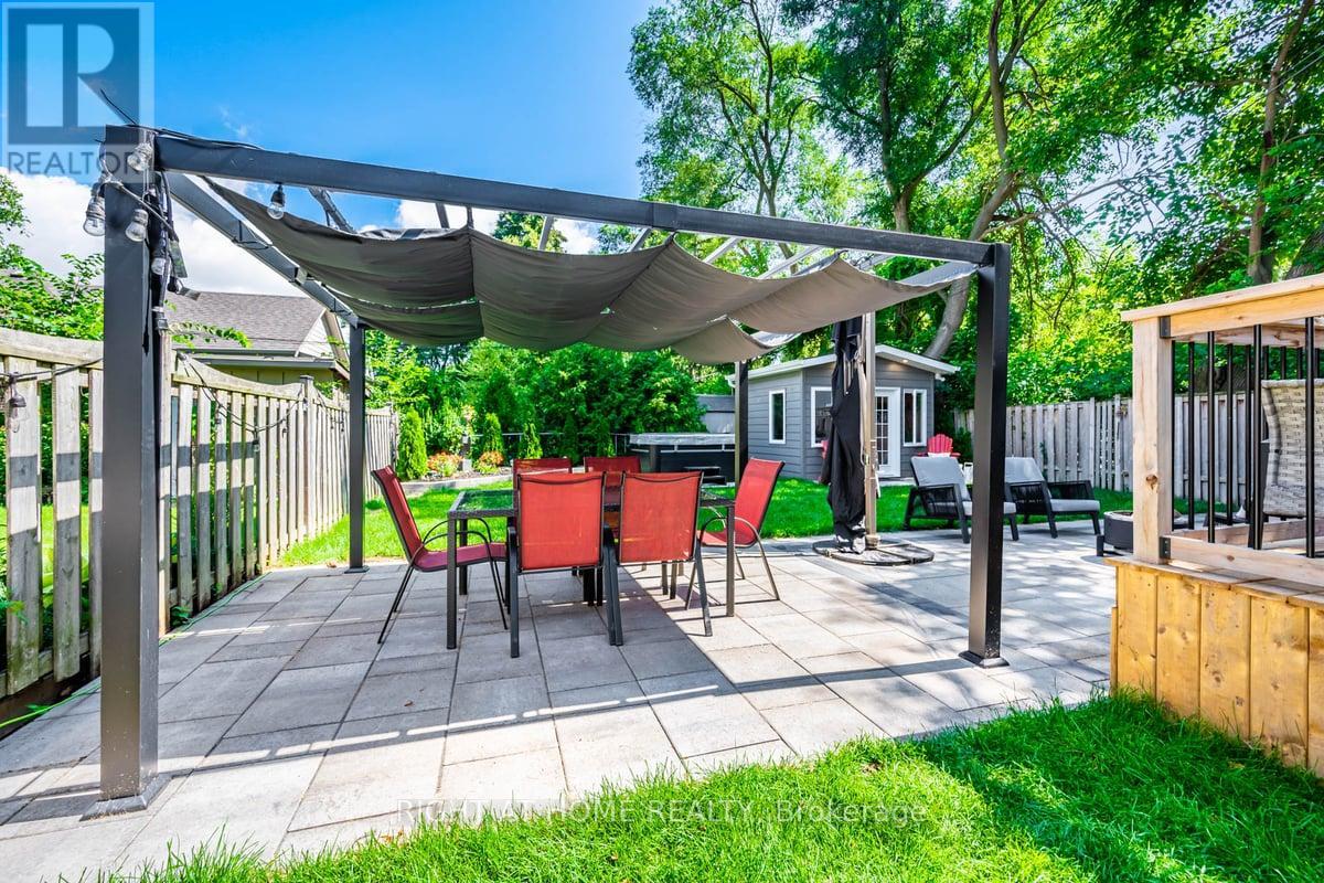 205 Prince Edward Drive S, Toronto, Ontario  M8Y 3X1 - Photo 36 - W12471640