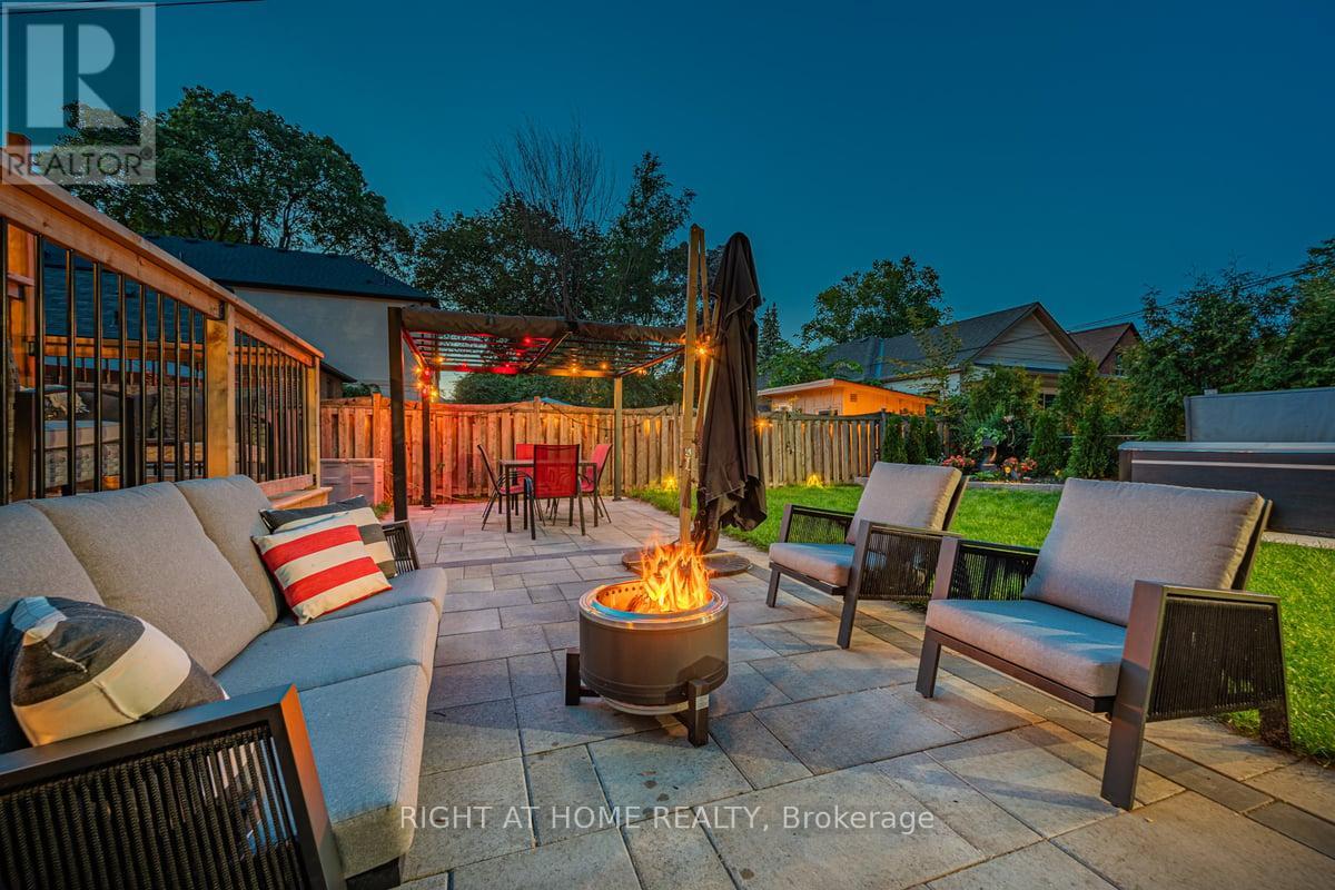 205 Prince Edward Drive S, Toronto, Ontario  M8Y 3X1 - Photo 40 - W12471640