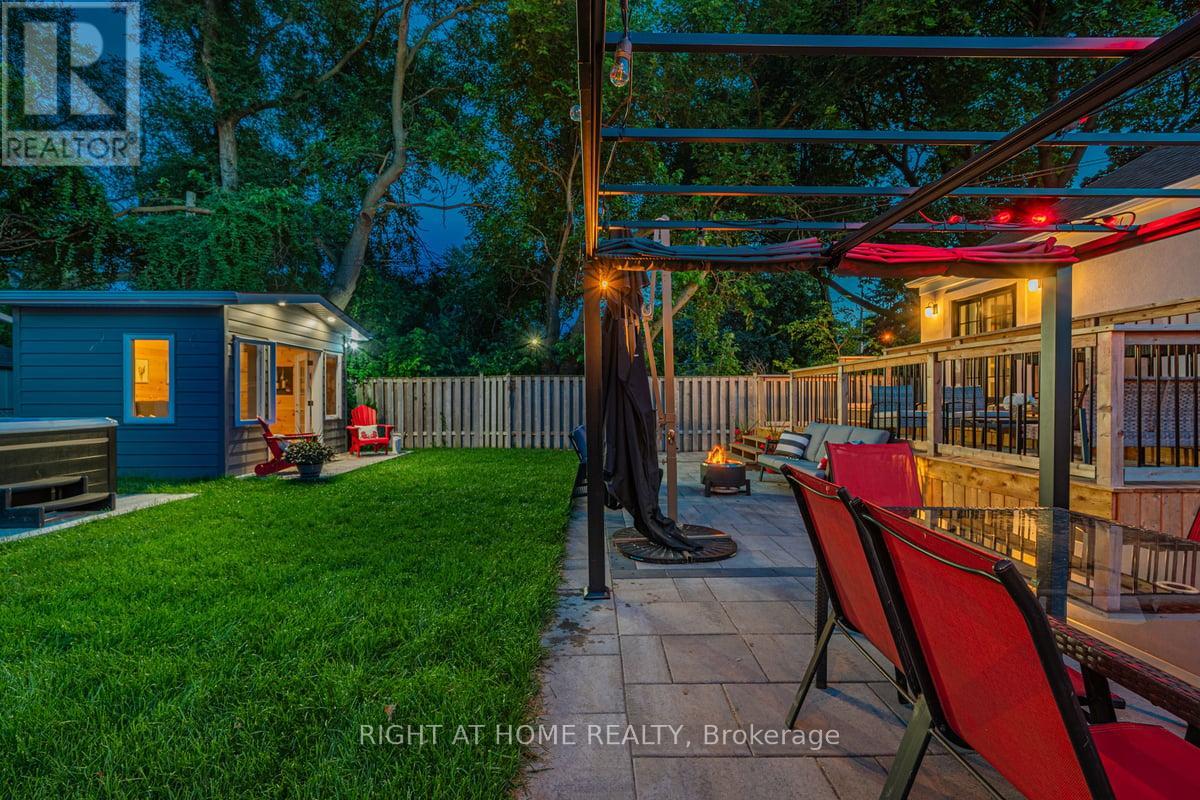 205 Prince Edward Drive S, Toronto, Ontario  M8Y 3X1 - Photo 41 - W12471640