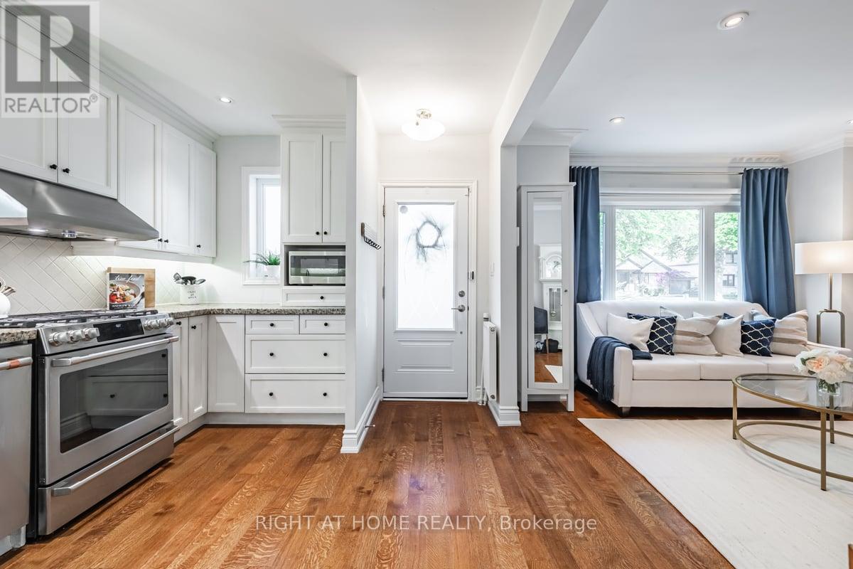 205 Prince Edward Drive S, Toronto, Ontario  M8Y 3X1 - Photo 7 - W12471640