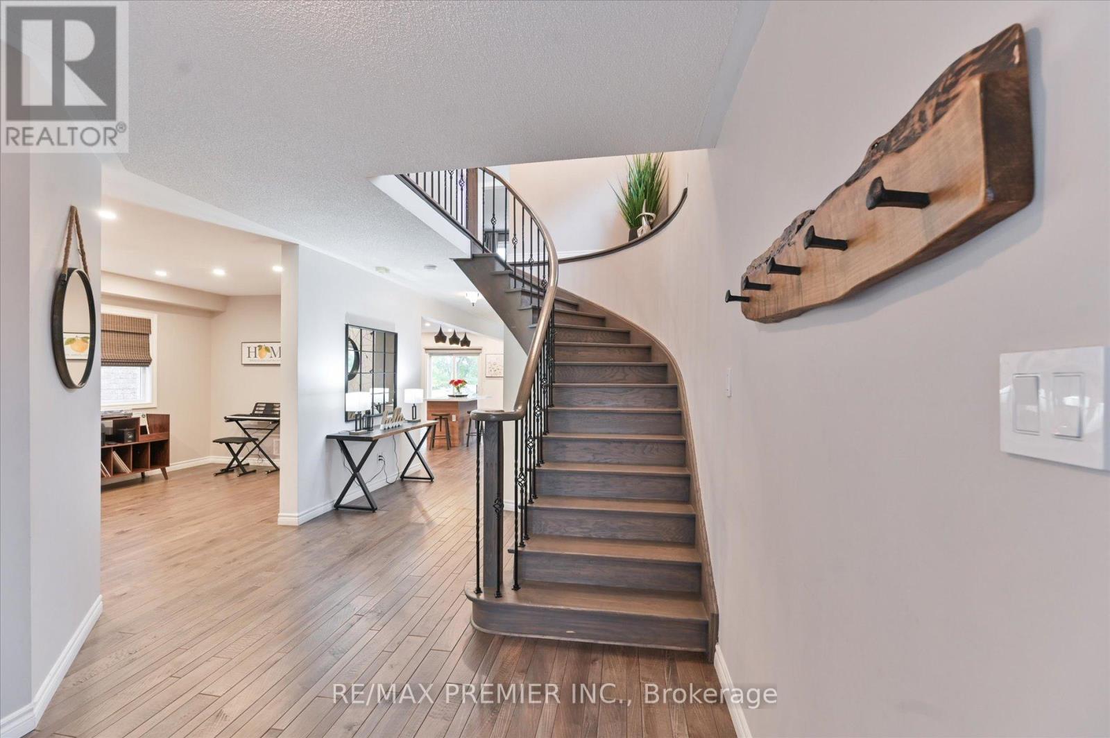 78 Archbury Circle, Caledon, Ontario  L7E 2H8 - Photo 3 - W12471642