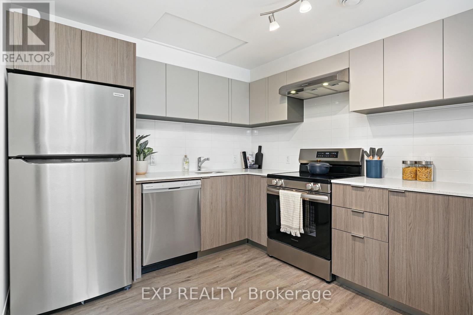 Th2 - 100 Manett Crescent, Brampton, Ontario  L6X 5R8 - Photo 4 - W12471670