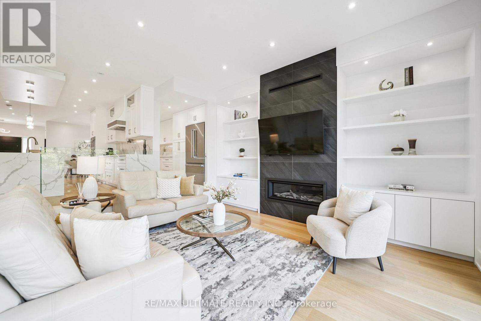 212 Queenslea Avenue, Toronto, Ontario  M9N 2L6 - Photo 13 - W12471713