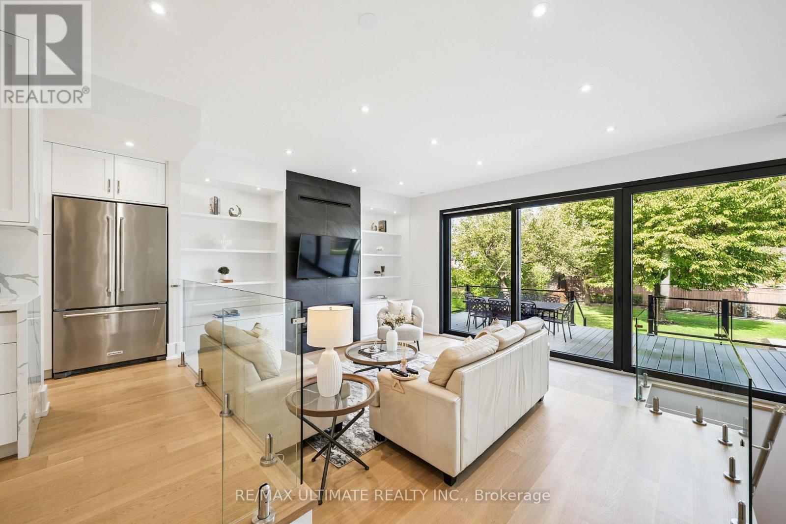 212 Queenslea Avenue, Toronto, Ontario  M9N 2L6 - Photo 14 - W12471713