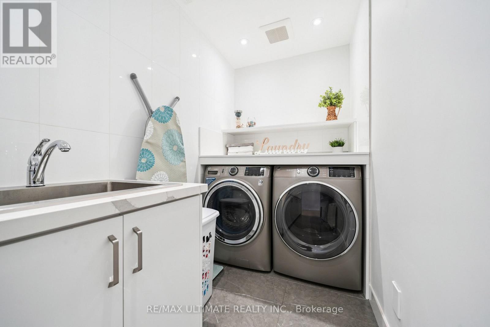 212 Queenslea Avenue, Toronto, Ontario  M9N 2L6 - Photo 26 - W12471713