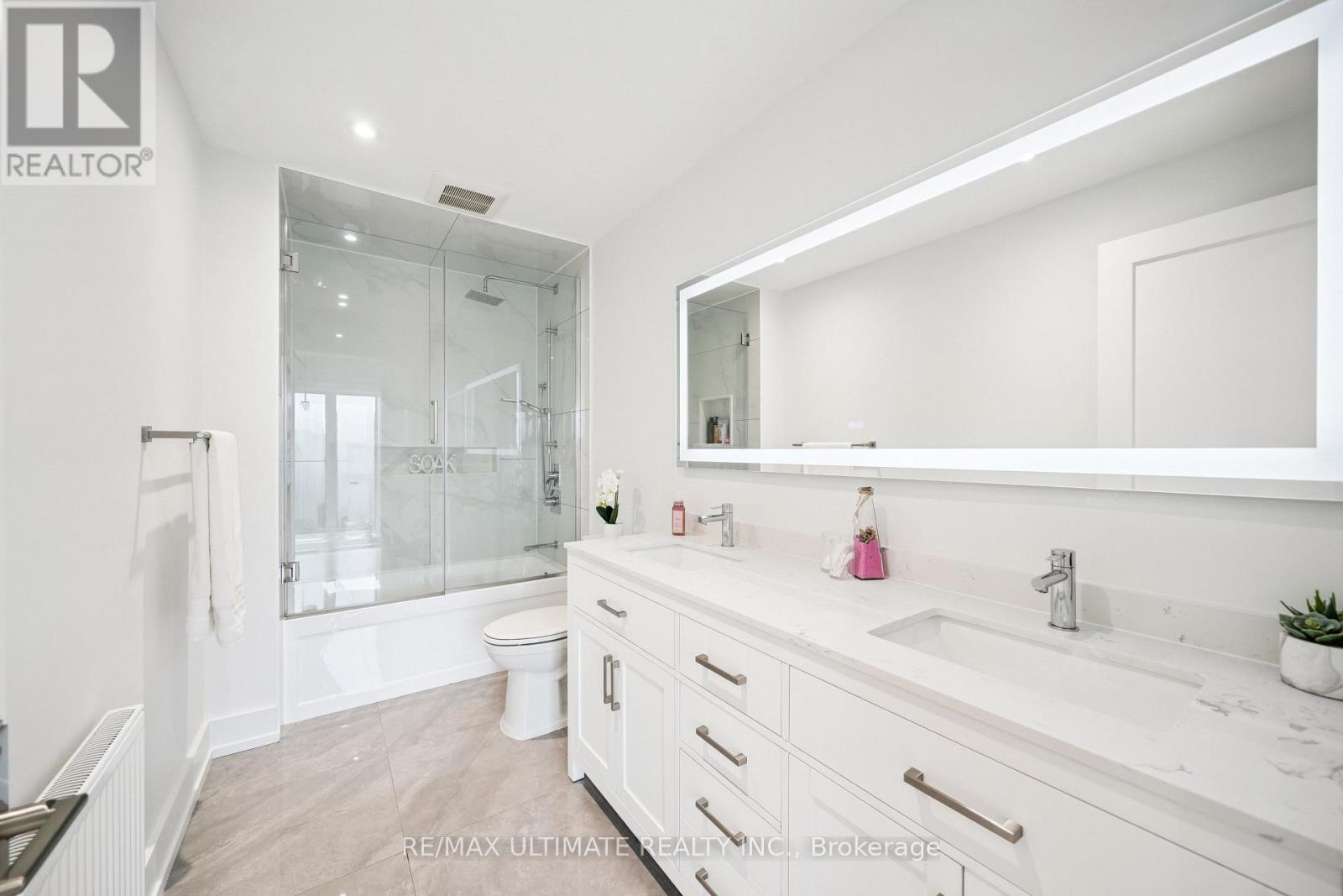212 Queenslea Avenue, Toronto, Ontario  M9N 2L6 - Photo 27 - W12471713