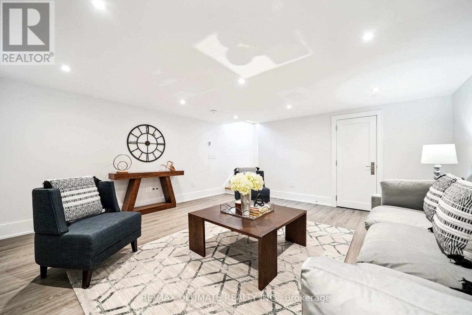 212 Queenslea Avenue, Toronto, Ontario  M9N 2L6 - Photo 33 - W12471713