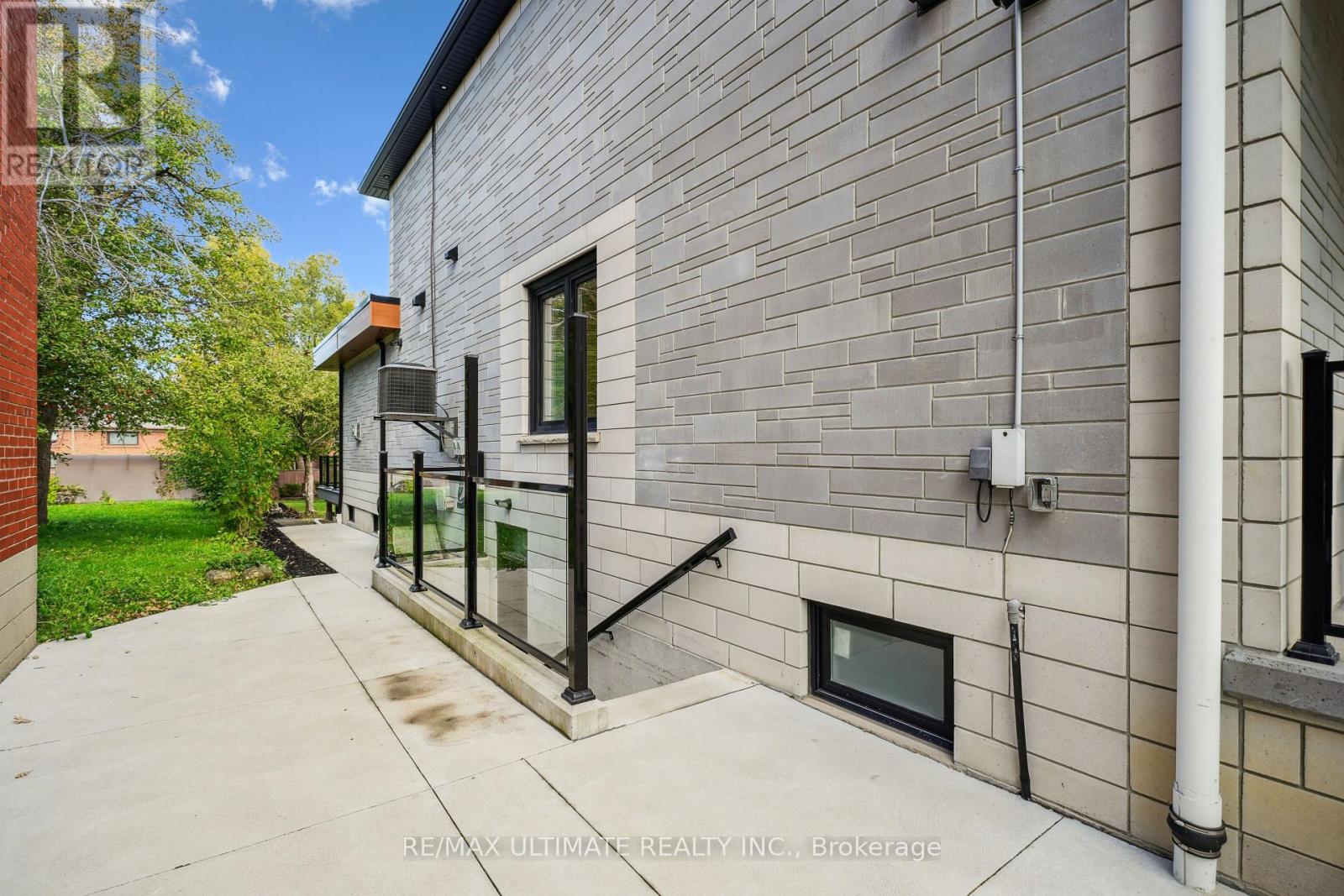 212 Queenslea Avenue, Toronto, Ontario  M9N 2L6 - Photo 42 - W12471713