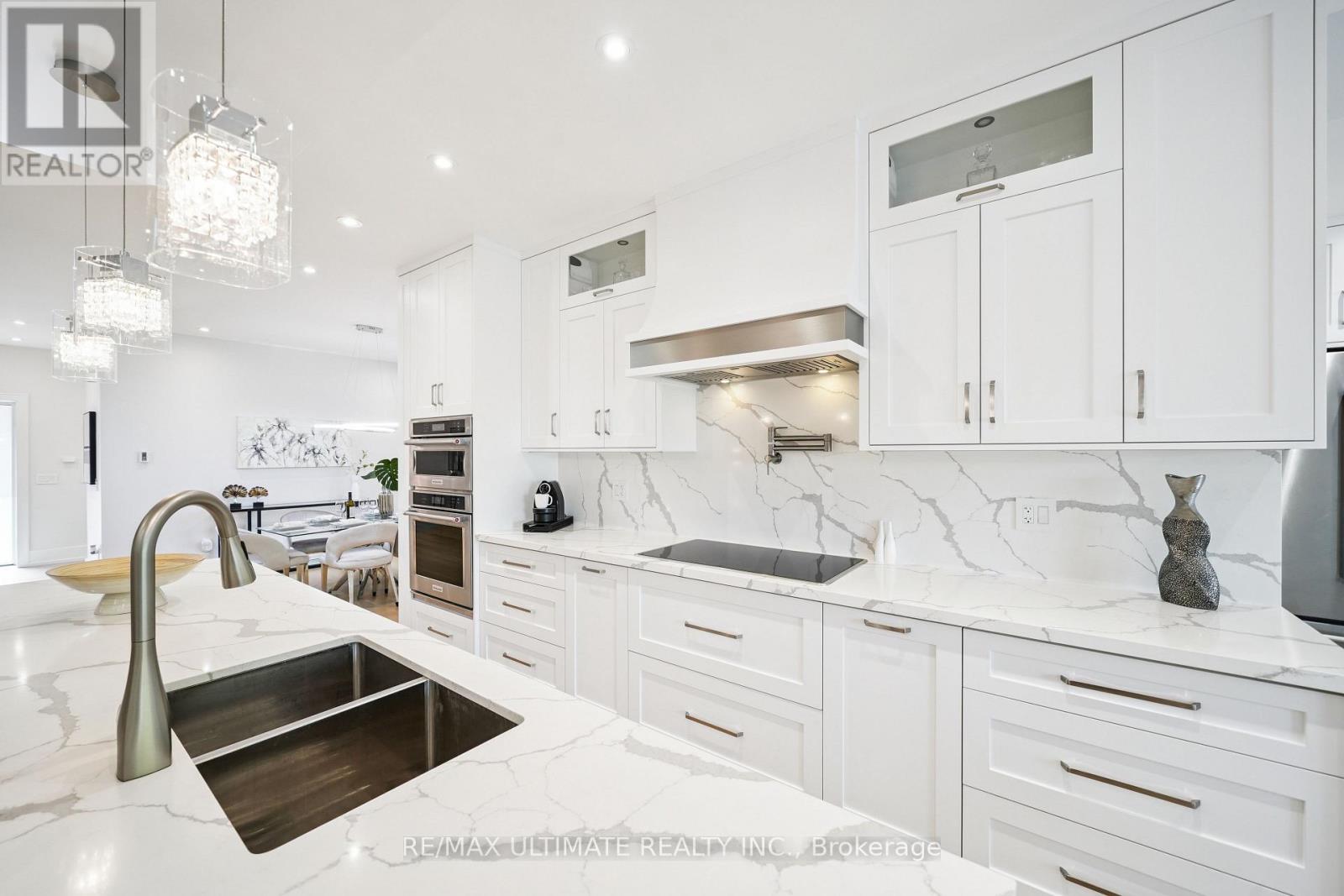 212 Queenslea Avenue, Toronto, Ontario  M9N 2L6 - Photo 5 - W12471713