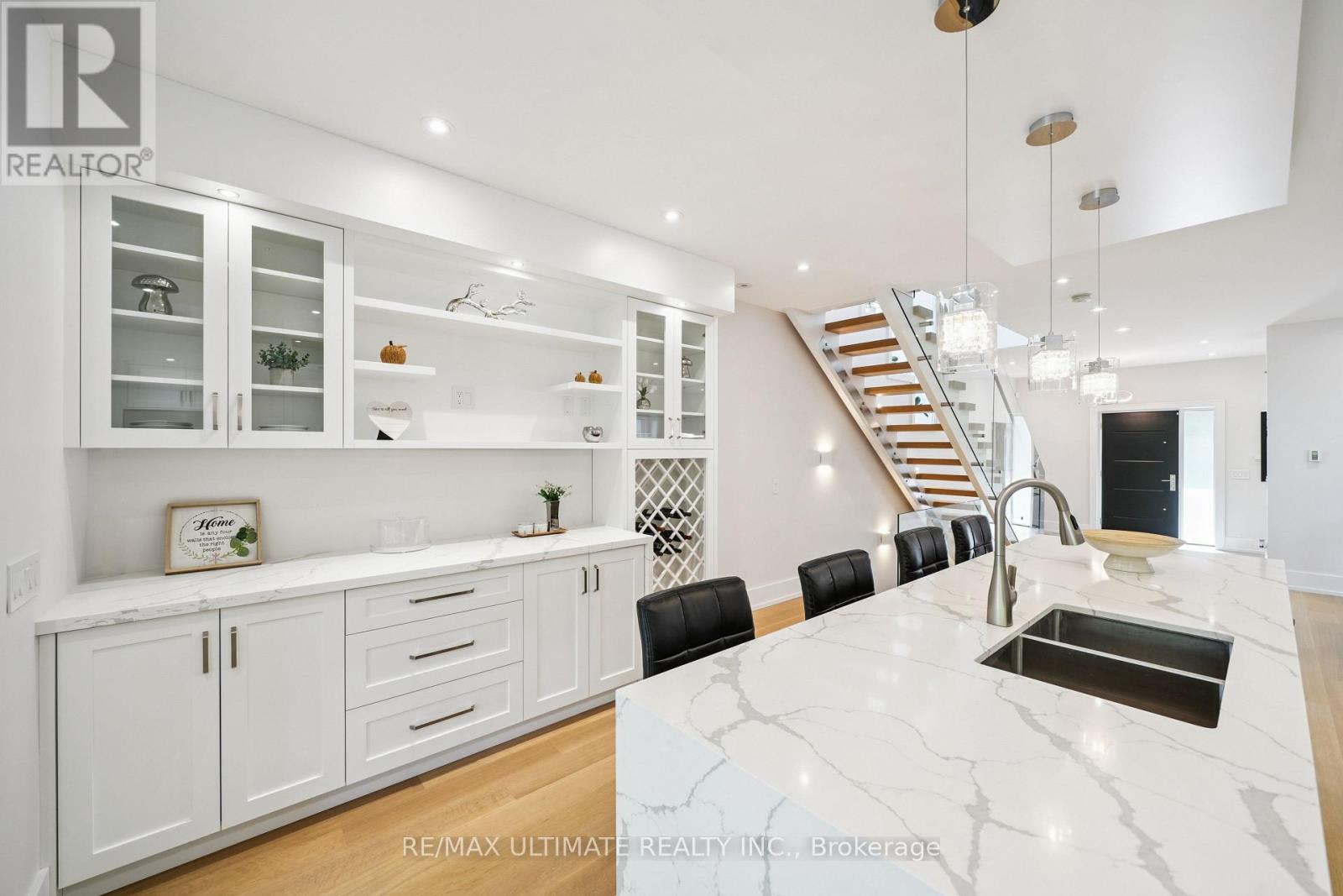 212 Queenslea Avenue, Toronto, Ontario  M9N 2L6 - Photo 6 - W12471713